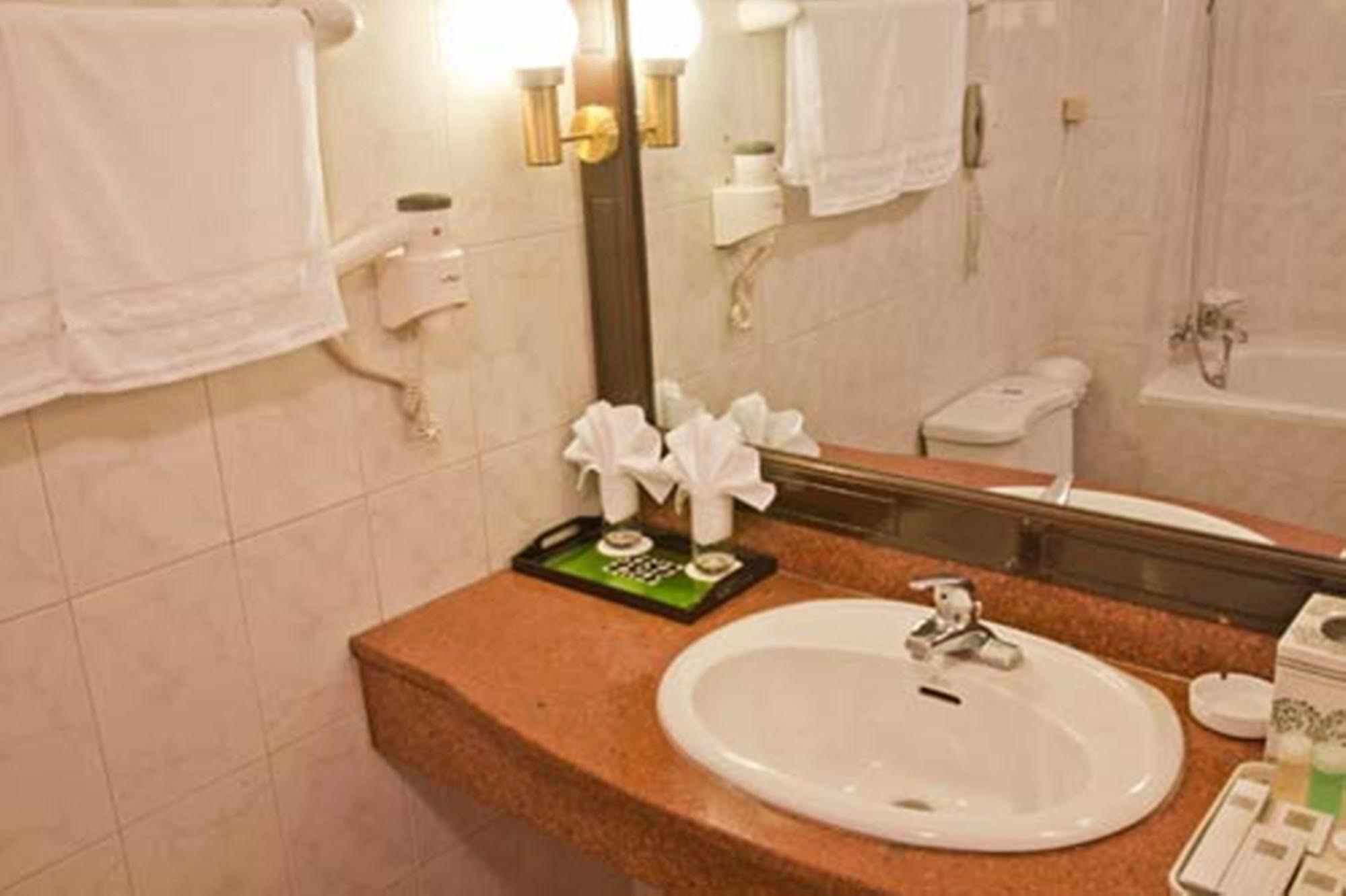 Green Park Hotel Hanoi Exteriör bild